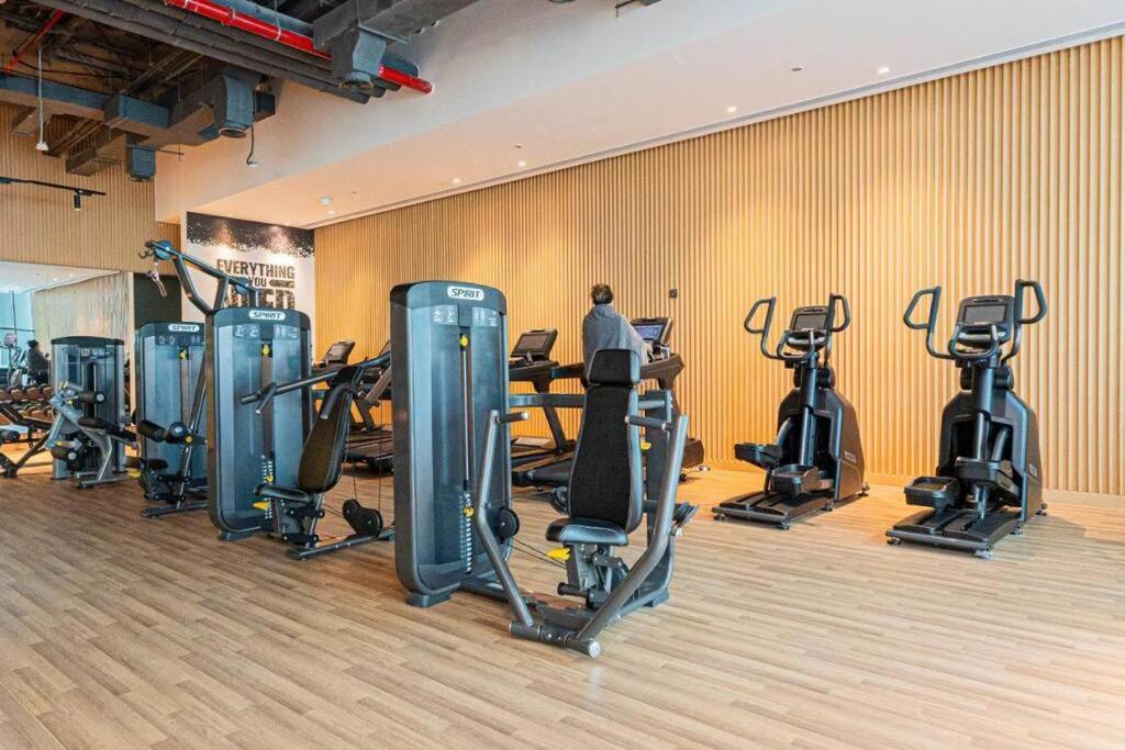 Palm Jumeirah Seven Palm 1 Bedroom With Infinity Pool And Palm Jumeirah *