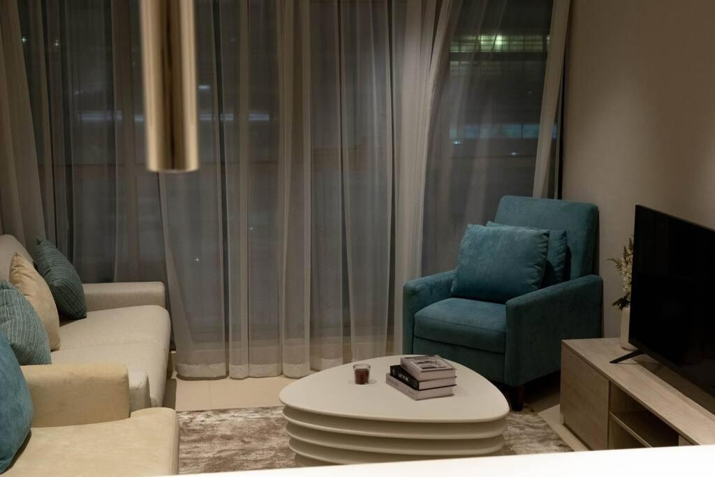 Apartment Palm Jumeirah Seven Palm 1 Bedroom With Infinity Pool And Palm Jumeirah