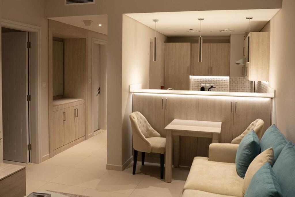 Apartment Palm Jumeirah Seven Palm 1 Bedroom With Infinity Pool And Palm Jumeirah Dubai