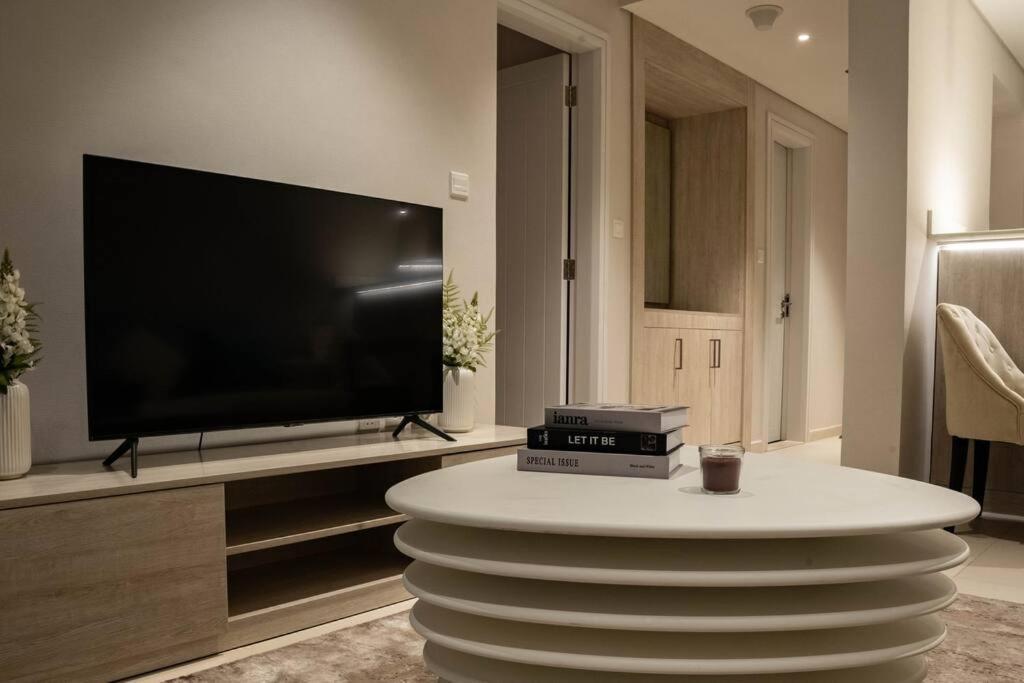 Apartment Palm Jumeirah Seven Palm 1 Bedroom With Infinity Pool And Palm Jumeirah Dubai