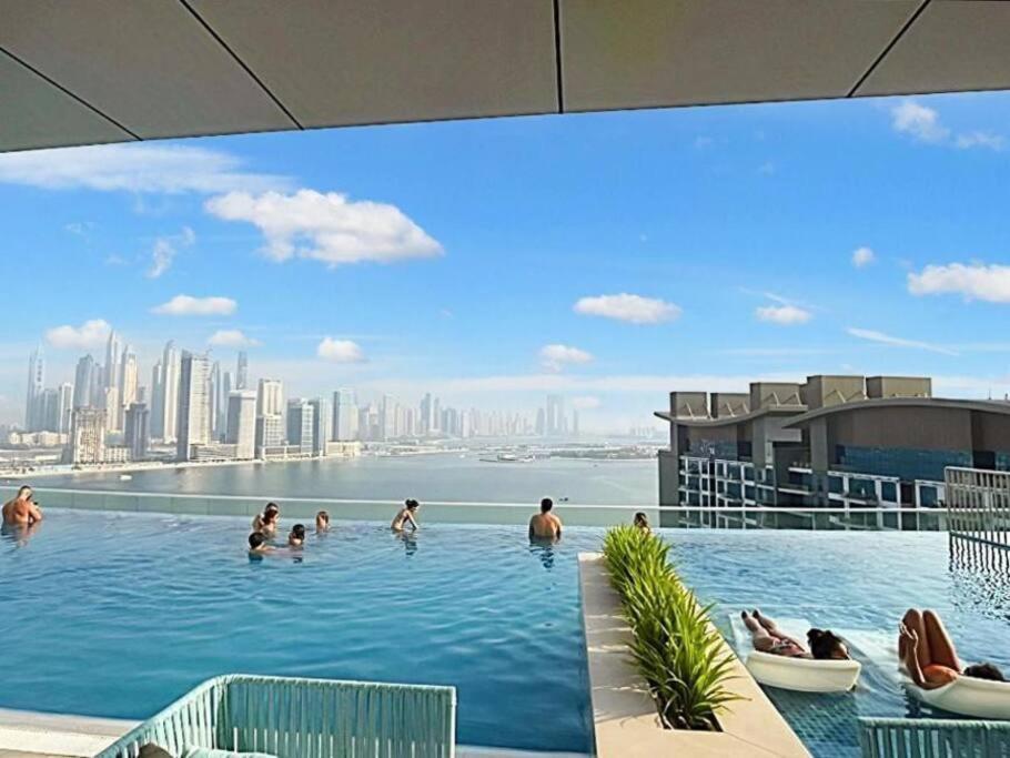 Palm Jumeirah Seven Palm 1 Bedroom With Infinity Pool And Palm Jumeirah Dubai